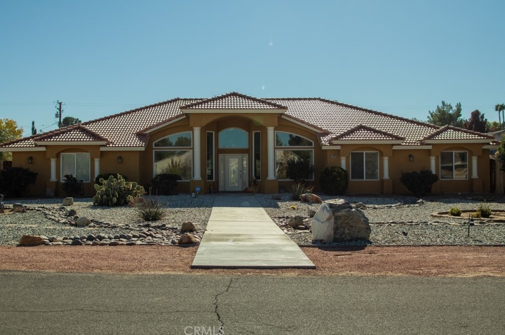 14955 Riverside Ct, Apple Valley CA  92307-4853 exterior