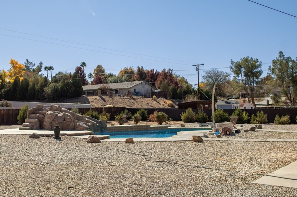 14955 Riverside Ct, Apple Valley CA  92307-4853 exterior
