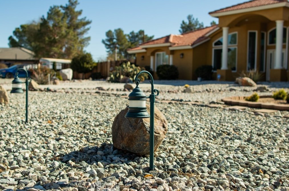 14955 Riverside Ct, Apple Valley CA  92307-4853 exterior