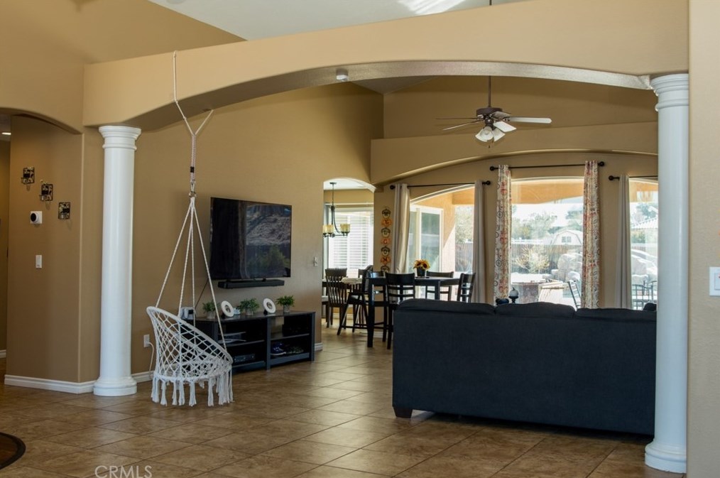 14955 Riverside Ct, Apple Valley CA  92307-4853 exterior