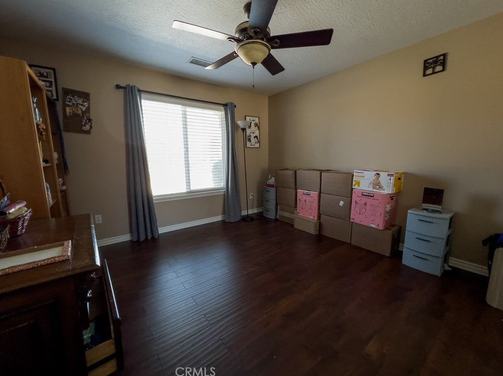 14955 Riverside Ct, Apple Valley CA  92307-4853 exterior