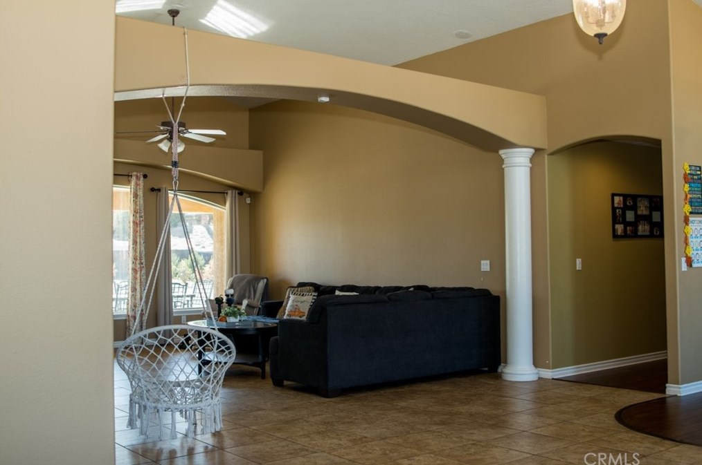 14955 Riverside Ct, Apple Valley CA  92307-4853 exterior