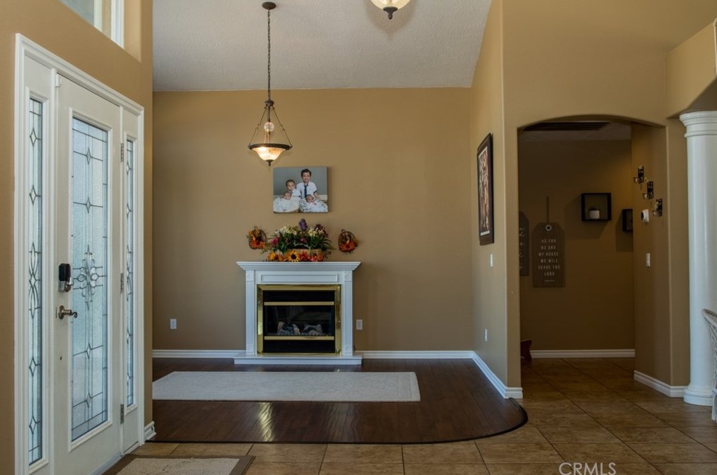 14955 Riverside Ct, Apple Valley CA  92307-4853 exterior
