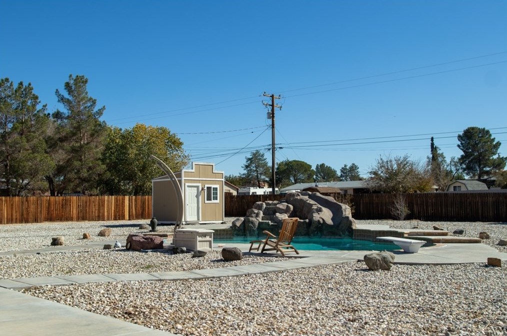 14955 Riverside Ct, Apple Valley CA  92307-4853 exterior