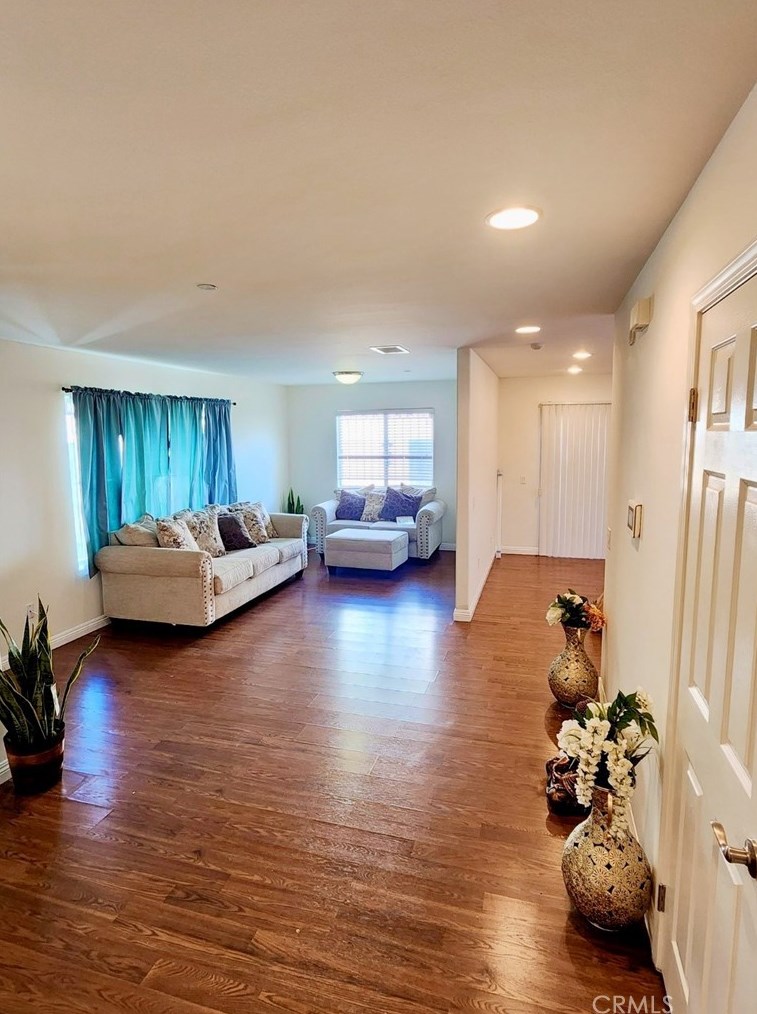 801 W Kemp Ct, Compton, CA 90220