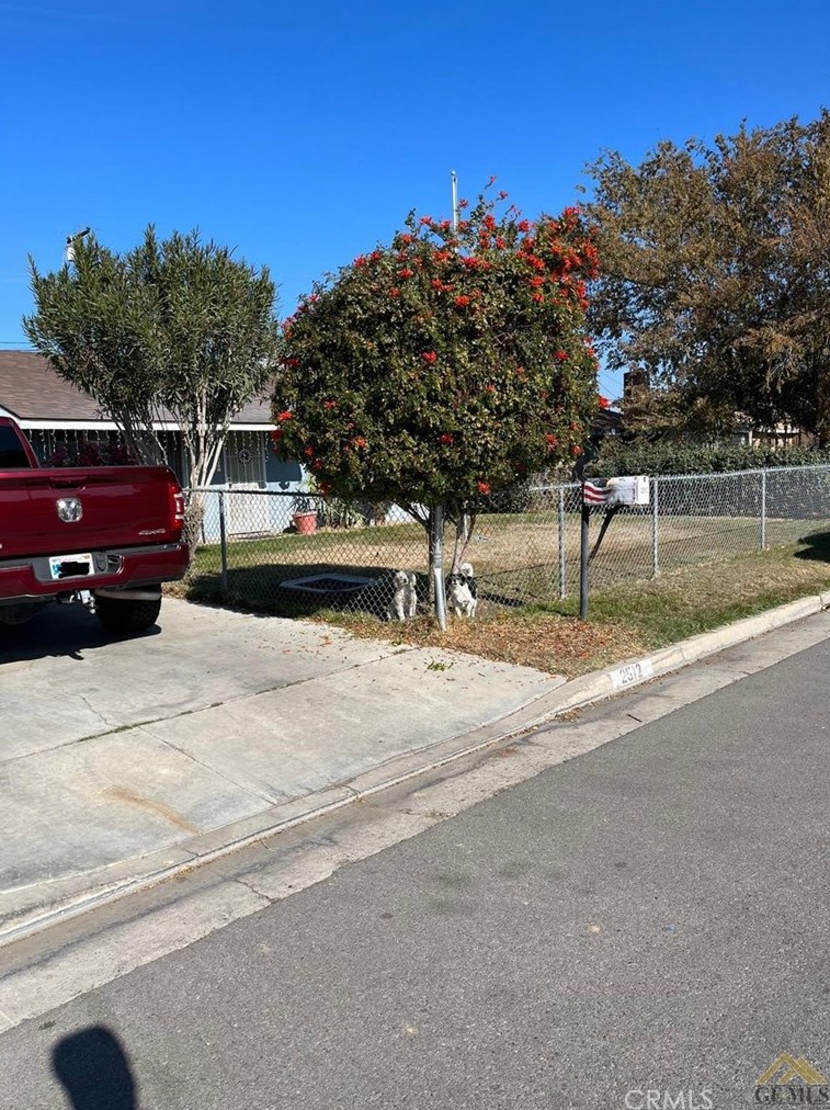 2512 Valorie Ave, Bakersfield, CA 93304