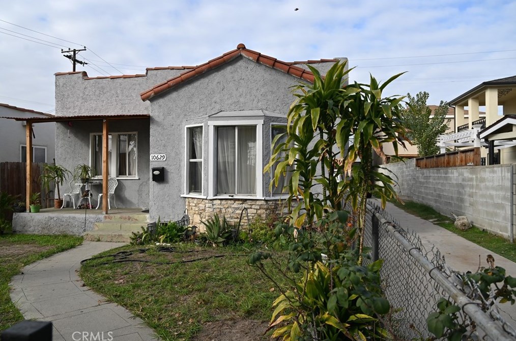 10629 Capistrano Ave, South Gate, CA 90280