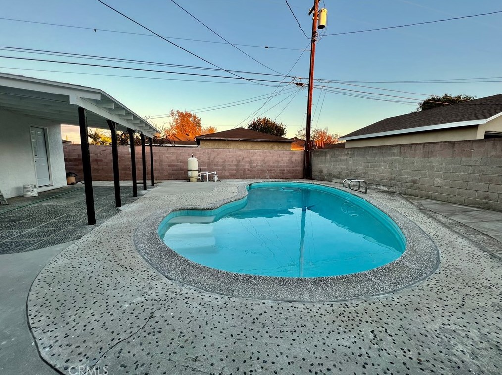 14732 Crossdale Ave, Norwalk CA  90650-5615 exterior