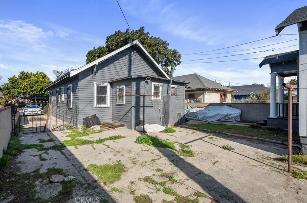 262 50th St, Los Angeles CA  90011-3940 exterior