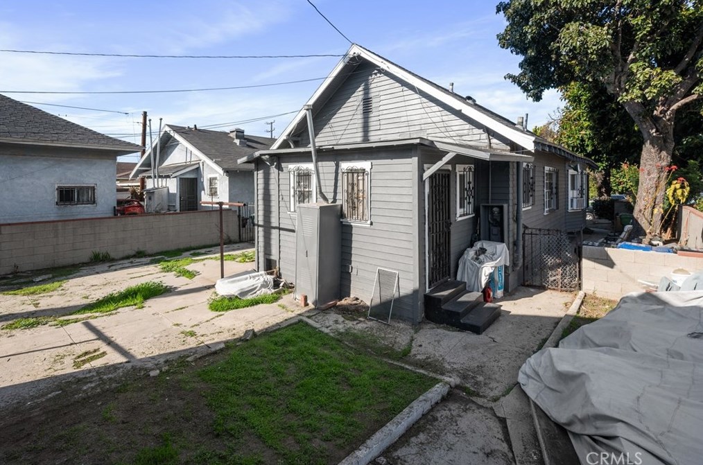 262 50th St, Los Angeles CA  90011-3940 exterior