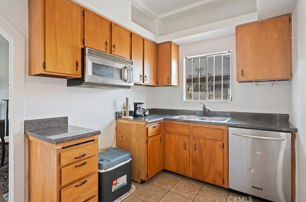 262 50th St, Los Angeles CA  90011-3940 exterior