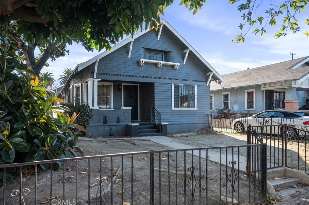 262 50th St, Los Angeles CA  90011-3940 exterior
