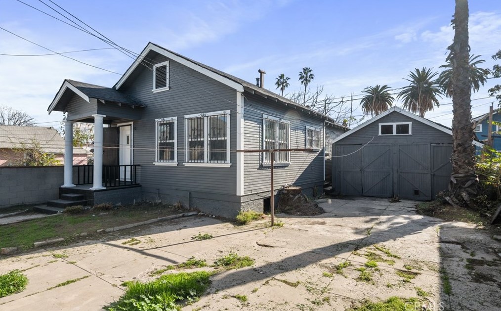 262 50th St, Los Angeles CA  90011-3940 exterior