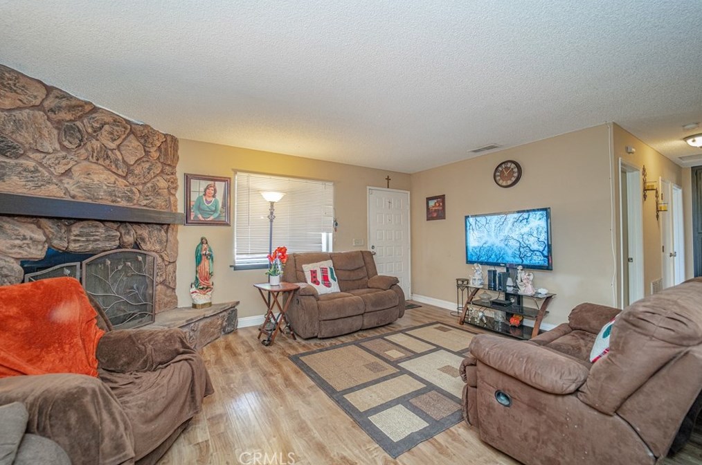 9261 Pecan Ave, Hesperia, CA 92345-6325