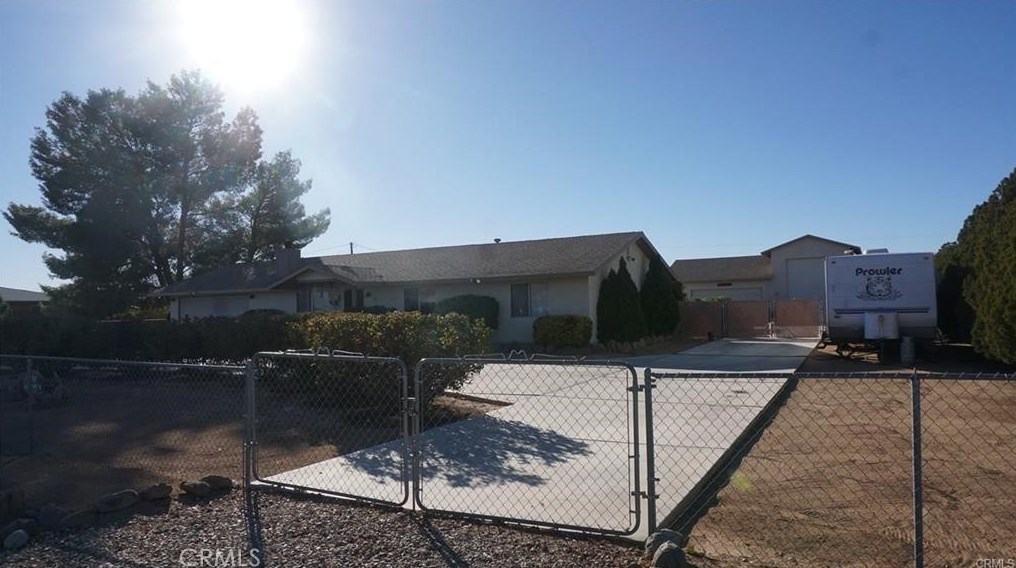 15220 Erie Rd, Apple Valley CA  92307-3422 exterior