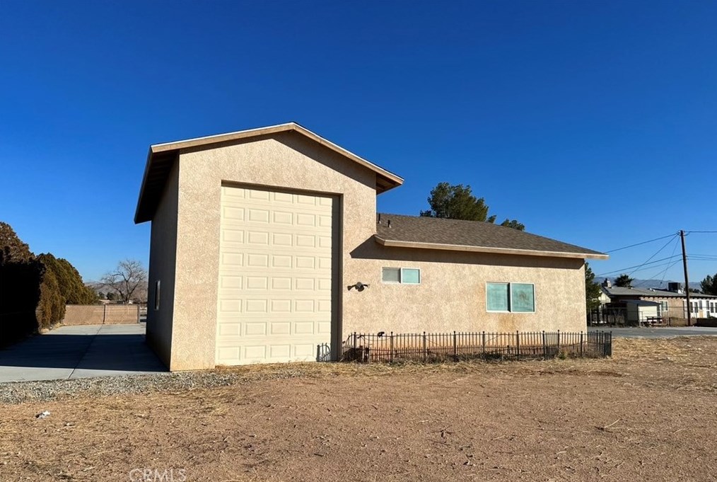 15220 Erie Rd, Apple Valley CA  92307-3422 exterior