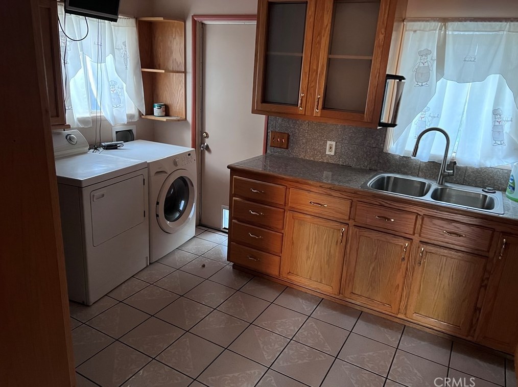 1321 73rd St, Los Angeles CA  90044-2437 exterior