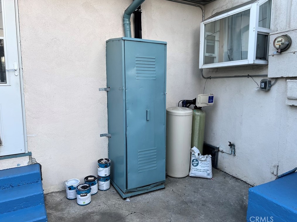 1321 73rd St, Los Angeles CA  90044-2437 exterior