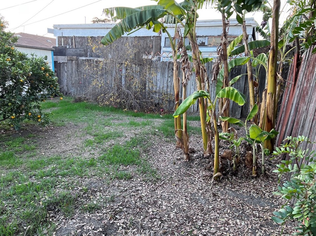 1321 73rd St, Los Angeles CA  90044-2437 exterior