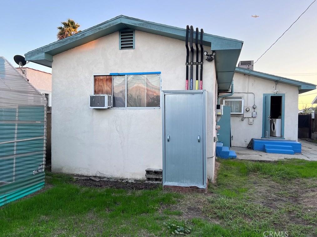 1321 73rd St, Los Angeles CA  90044-2437 exterior