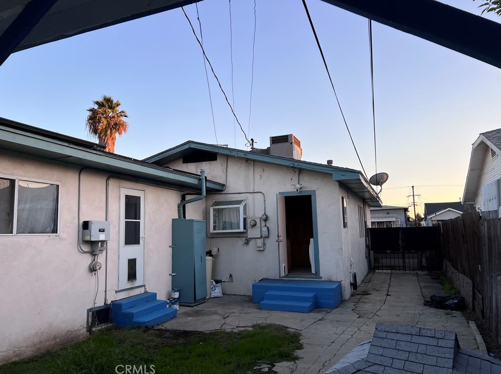 1321 73rd St, Los Angeles CA  90044-2437 exterior