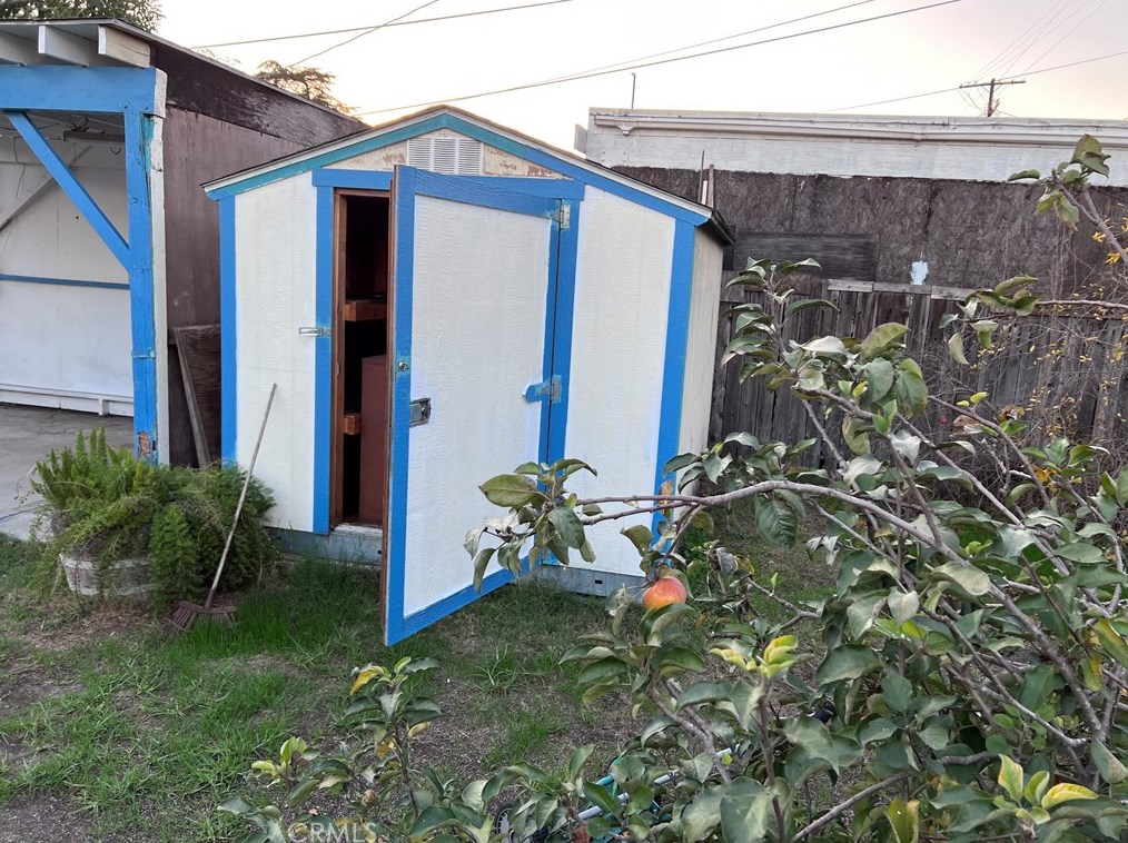 1321 73rd St, Los Angeles CA  90044-2437 exterior