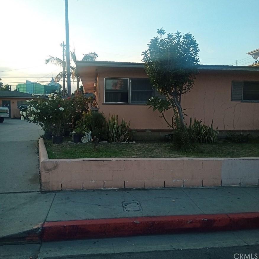 11171 Bullis Rd, Lynwood, CA 90262