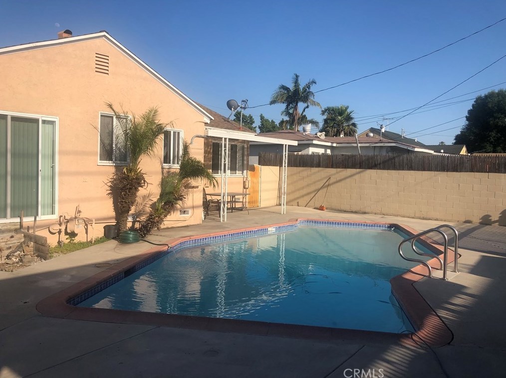 13703 Alburtis Ave, Norwalk CA  90650-3958 exterior