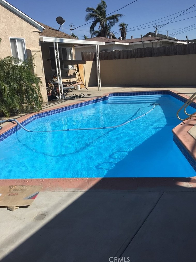 13703 Alburtis Ave, Norwalk CA  90650-3958 exterior