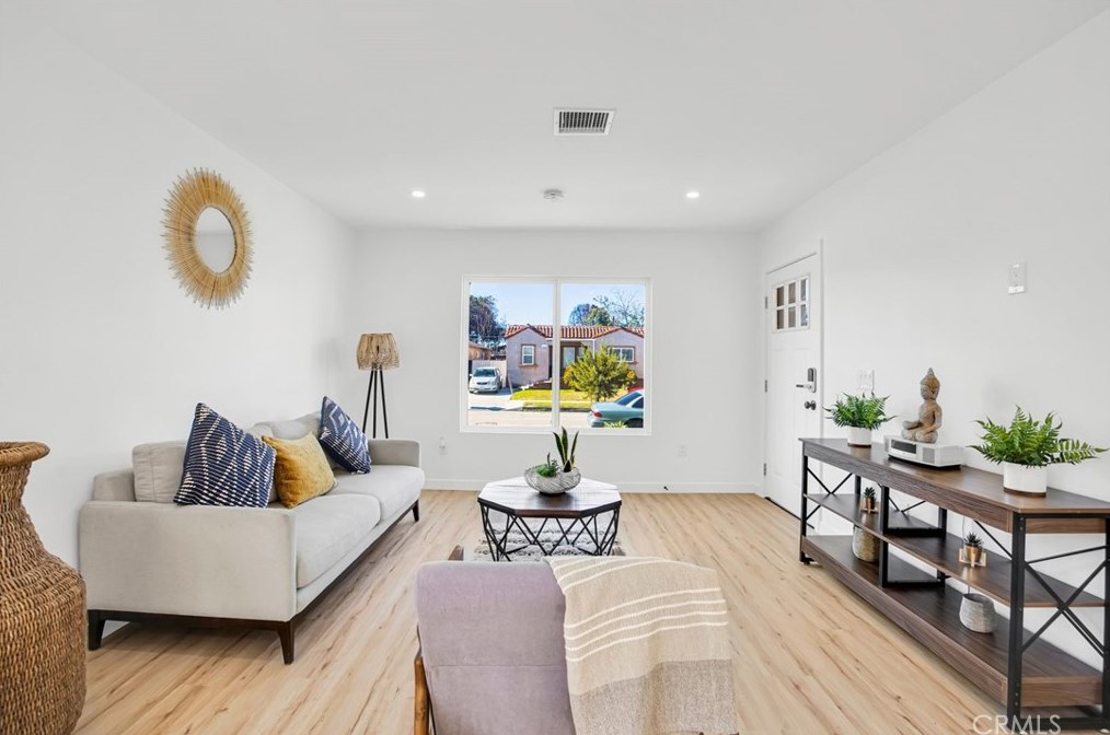 6414 3rd Ave, Los Angeles CA  90043-4542 exterior