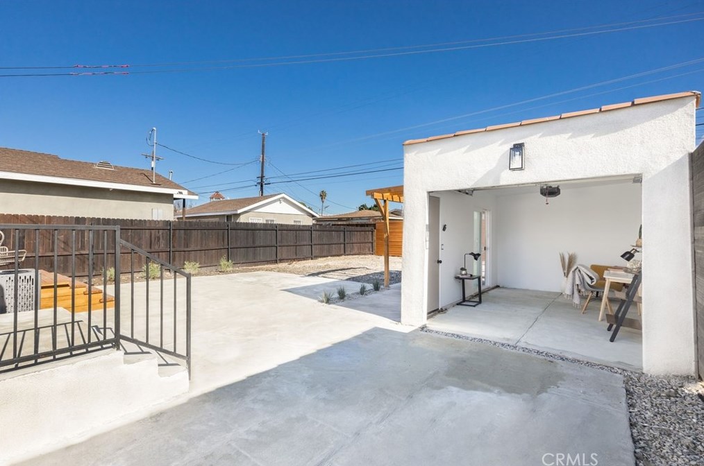 6414 3rd Ave, Los Angeles CA  90043-4542 exterior