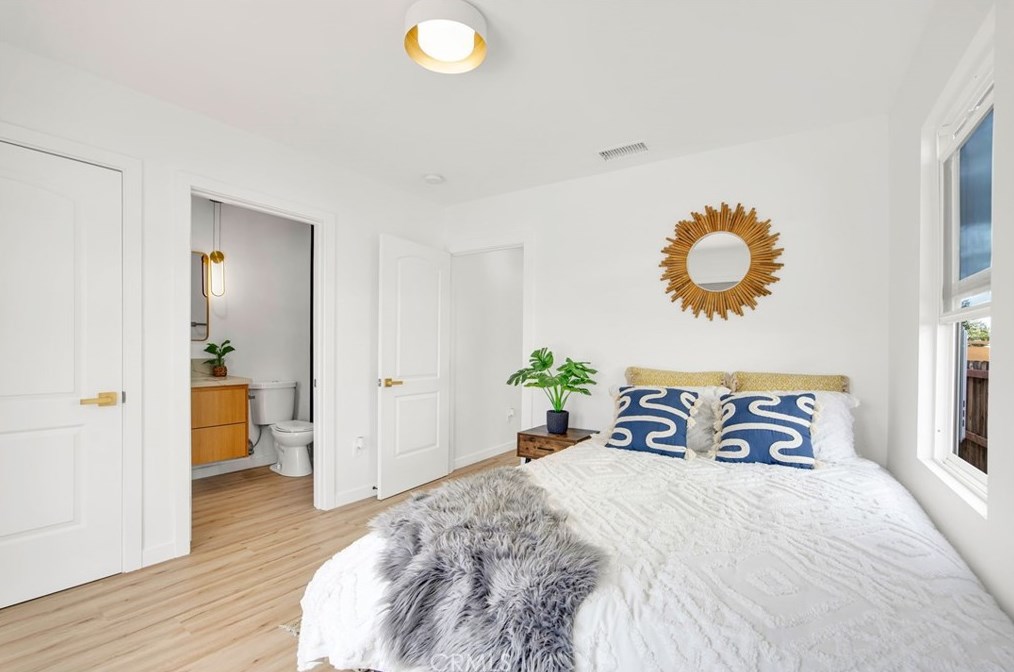 6414 3rd Ave, Los Angeles CA  90043-4542 exterior