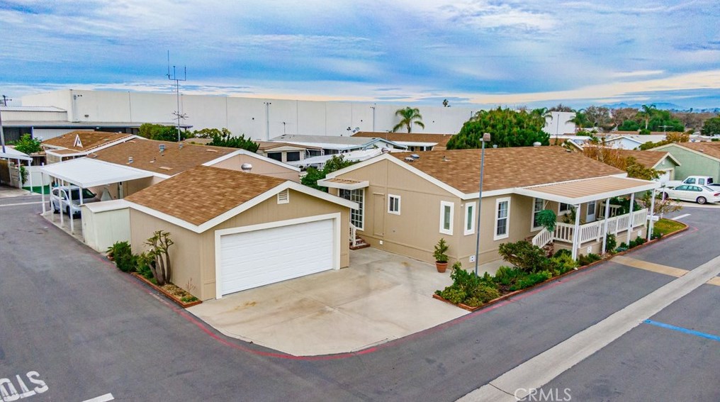 27 Spruce Via, Anaheim, CA 92801-1043