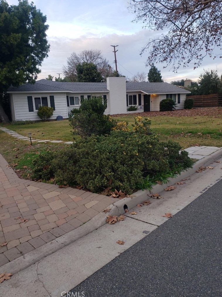 935 W River Ln, Santa Ana, CA 92706