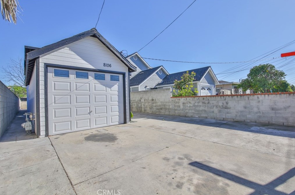 8106 Lou Dillon Ave, Los Angeles CA  90001-3533 exterior