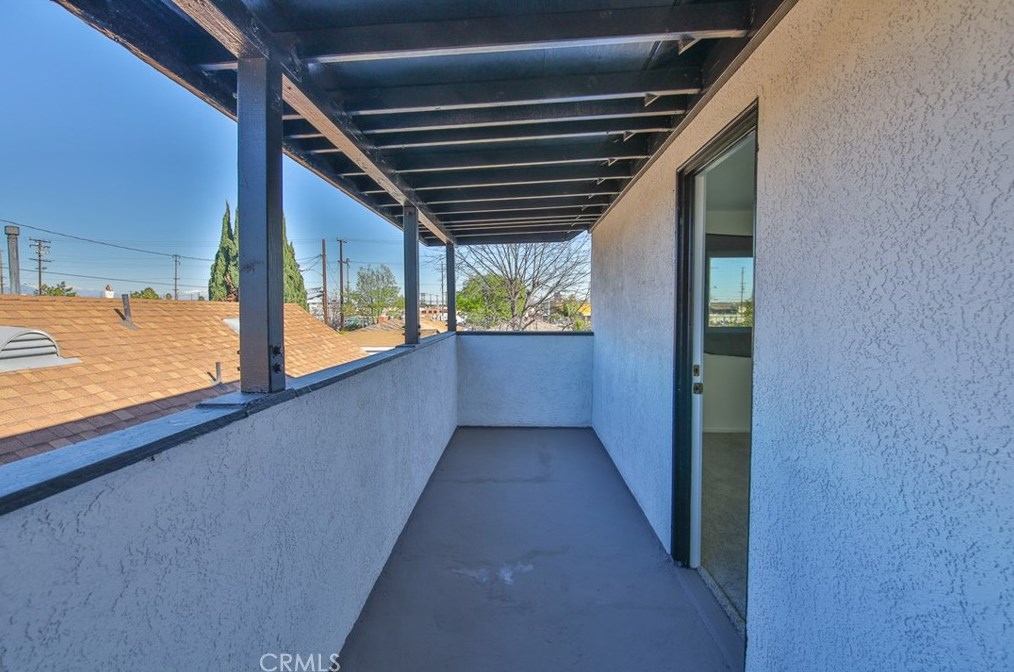 8106 Lou Dillon Ave, Los Angeles CA  90001-3533 exterior