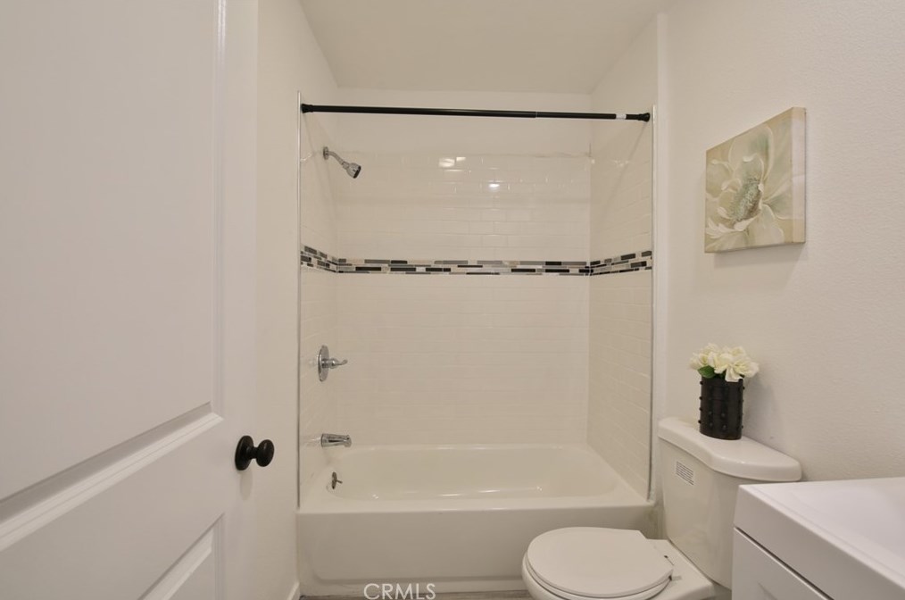 8106 Lou Dillon Ave, Los Angeles CA  90001-3533 exterior