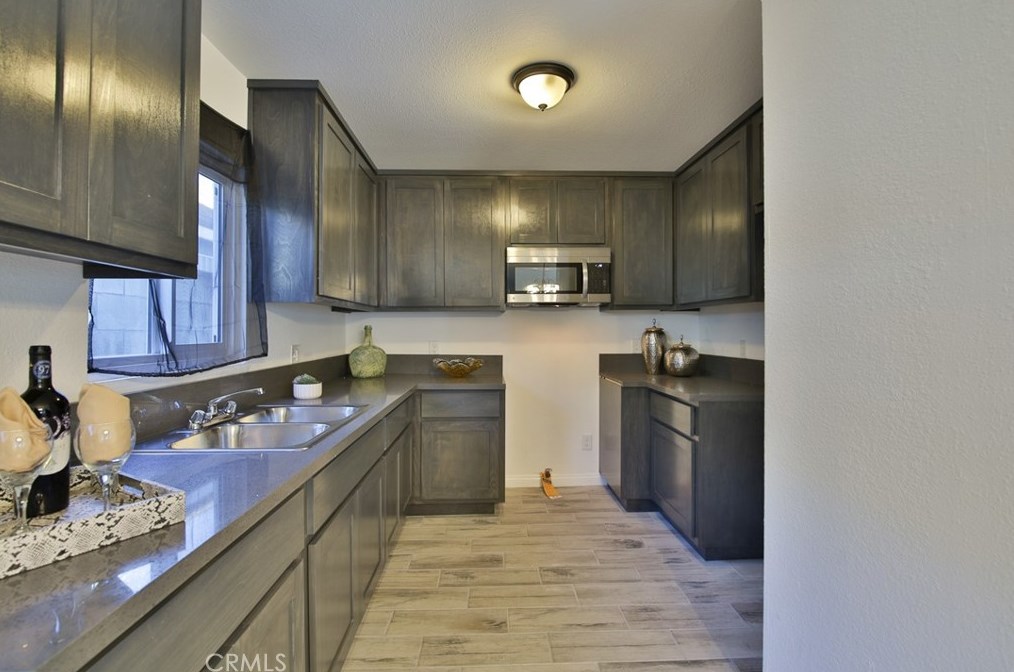 8106 Lou Dillon Ave, Los Angeles CA  90001-3533 exterior