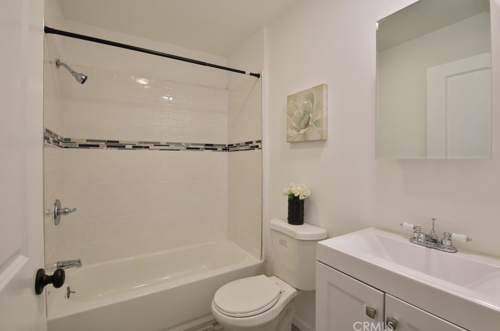 8106 Lou Dillon Ave, Los Angeles CA  90001-3533 exterior