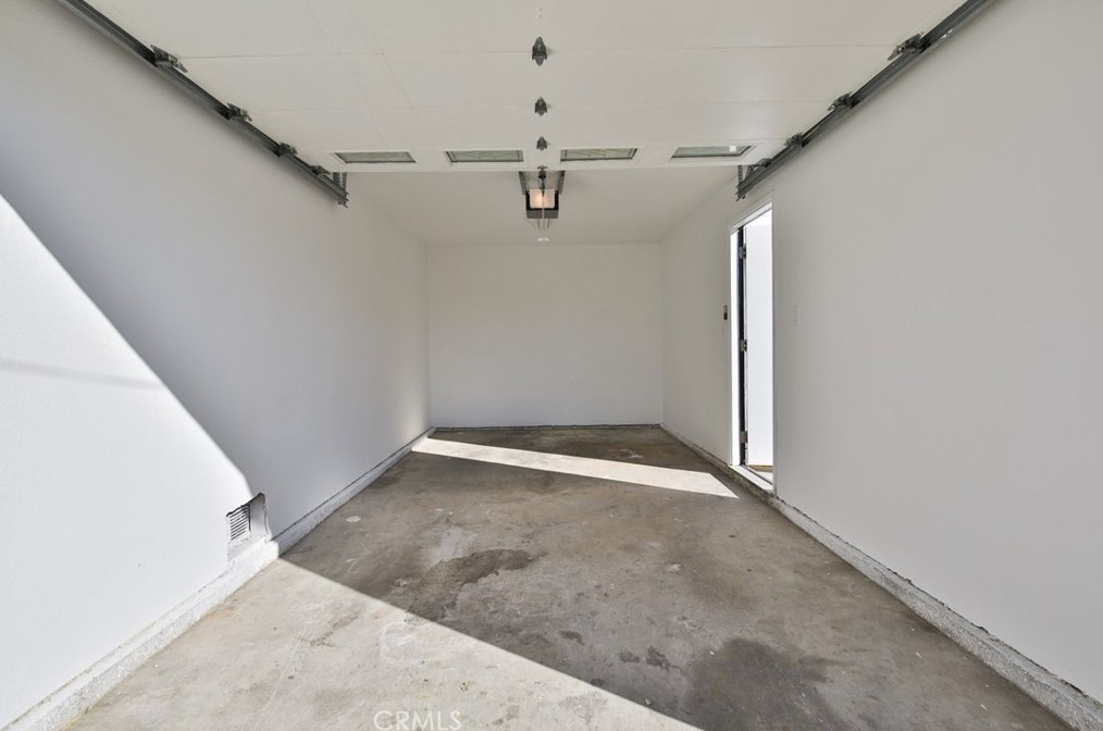 8106 Lou Dillon Ave, Los Angeles CA  90001-3533 exterior