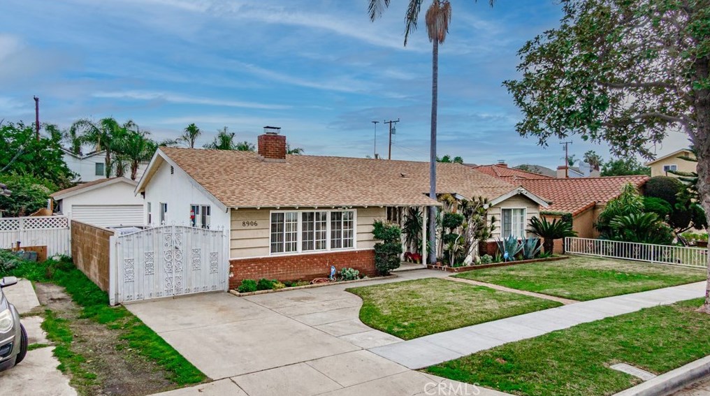 8906 Tweedy Ln, Downey, CA 90240