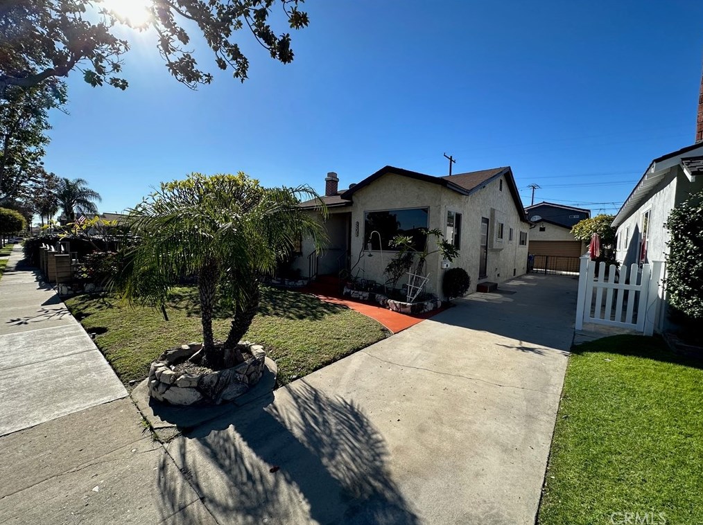 5020 Harbor St, Los Angeles, CA 90040-1220