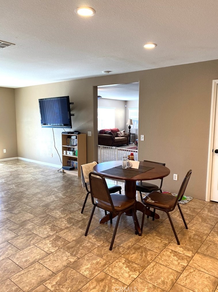 13067 Cerritos Ct, Hesperia CA  92344-5523 exterior