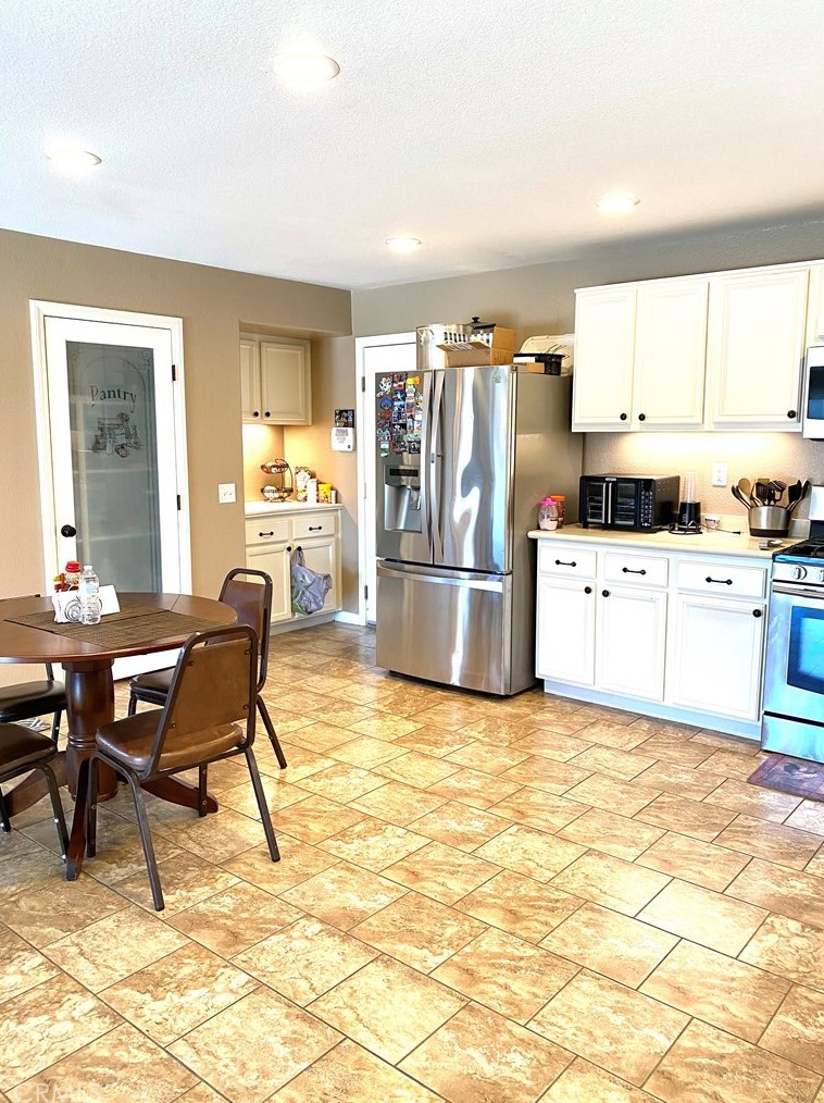 13067 Cerritos Ct, Hesperia CA  92344-5523 exterior