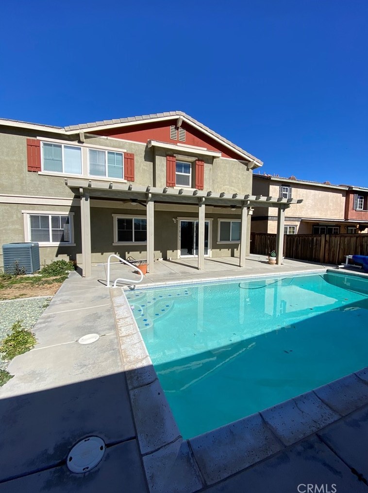 13067 Cerritos Ct, Hesperia CA  92344-5523 exterior