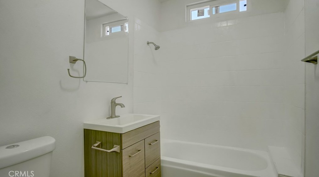 116 101st St, Los Angeles CA  90003-4702 exterior