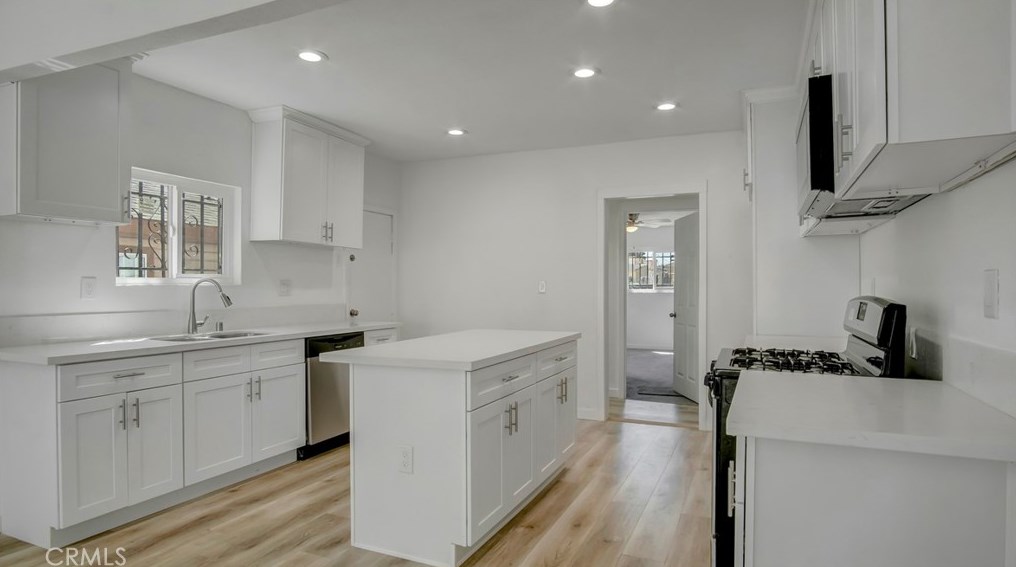 116 101st St, Los Angeles CA  90003-4702 exterior