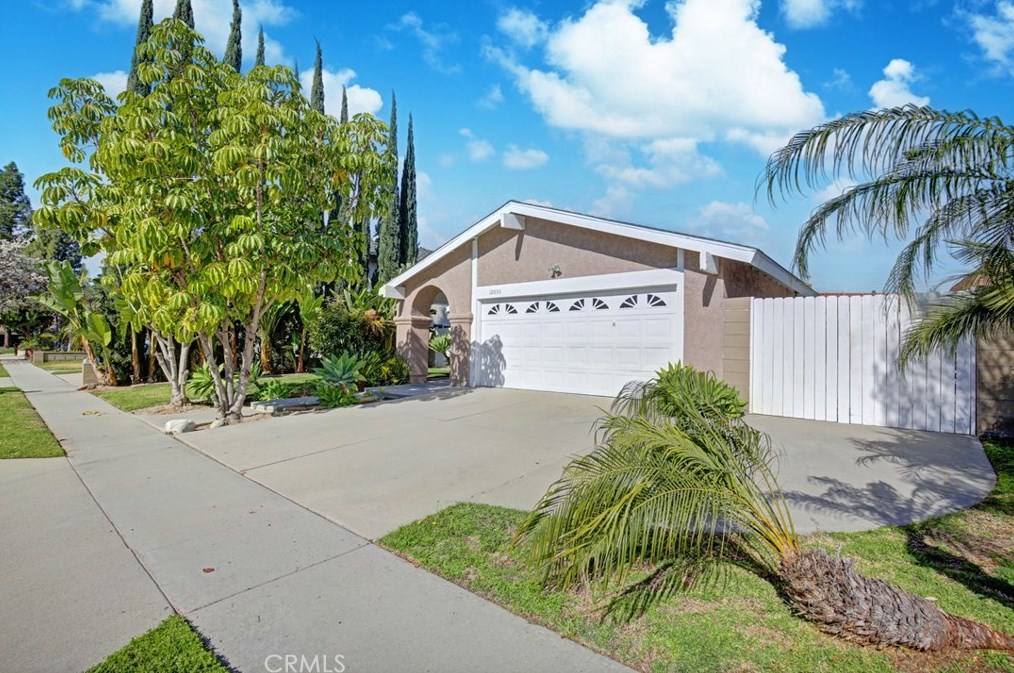 12033 Camino Valencia, Artesia, CA 90703-7622