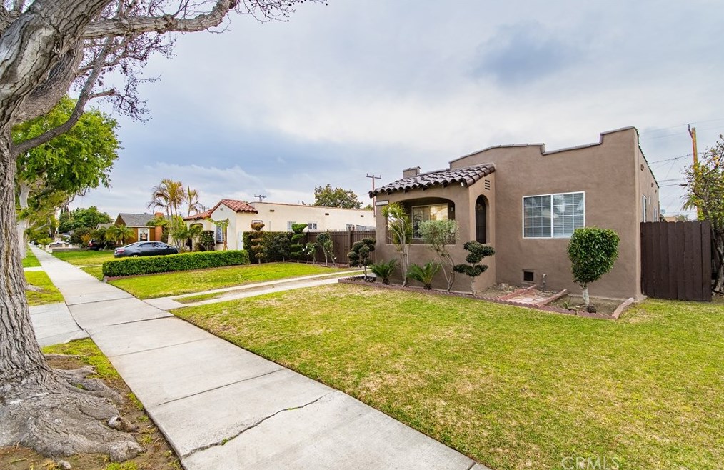 11131 Pine Ave, Lynwood, CA 90262