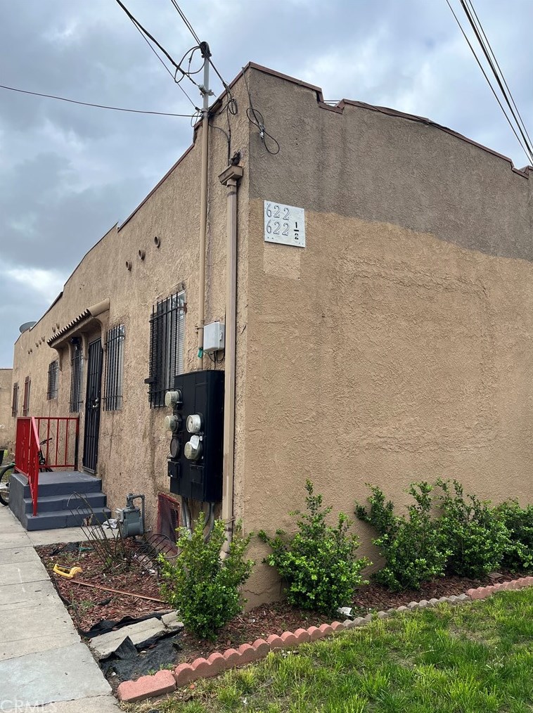 620 87th St, Los Angeles, CA 90002-1013